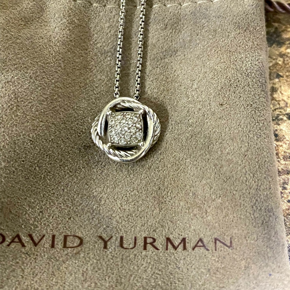 David Yurman infinity necklacklace